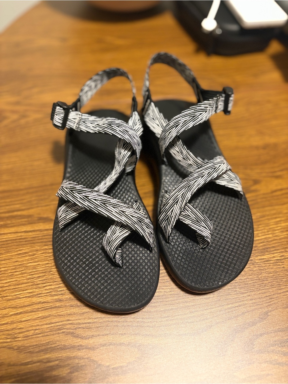 Chaco Z/Cloud Sandals Trap B+W Black White Adjustable Hiking Sandals Size 9